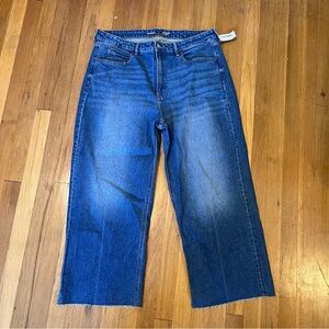 Old Navy Extra High Waisted Sky-Hi Wide Leg Cut Off Jeans - NWT